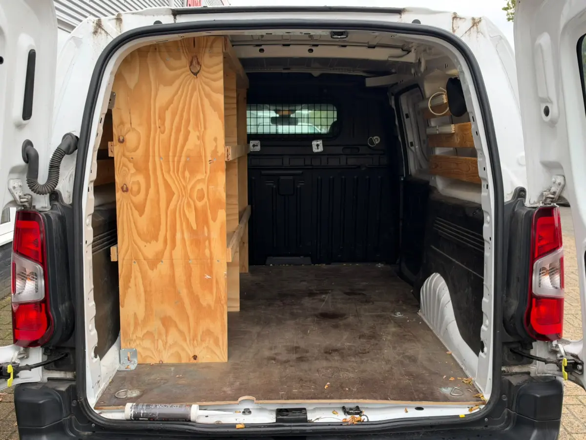 1.5 BlueHDI Club XL | Apple Carplay | Navi | Cruise | Airco |