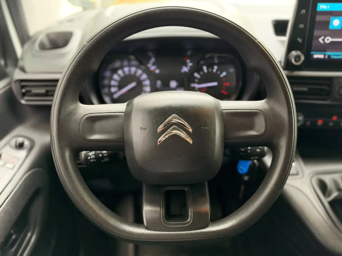 1.5 BlueHDI Club XL | Apple Carplay | Navi | Cruise | Airco |