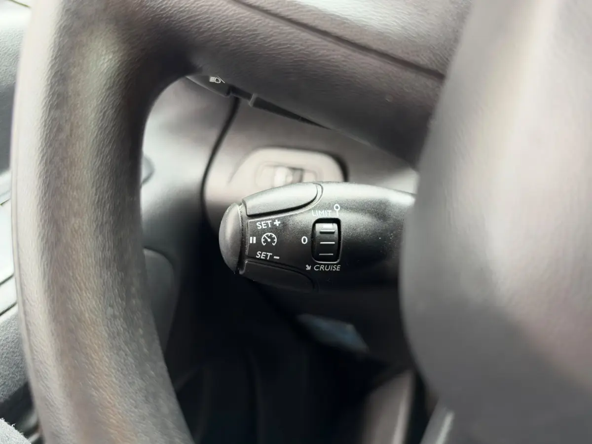 1.5 BlueHDI Club XL | Apple Carplay | Navi | Cruise | Airco |