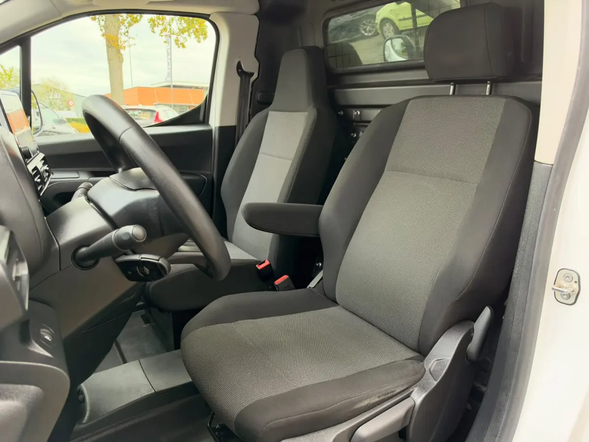 1.5 BlueHDI Club XL | Apple Carplay | Navi | Cruise | Airco |