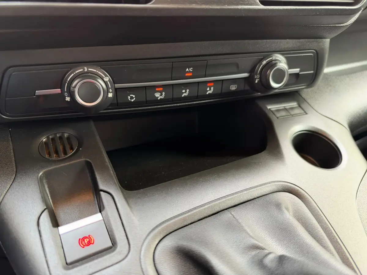 1.5 BlueHDI Club XL | Apple Carplay | Navi | Cruise | Airco |