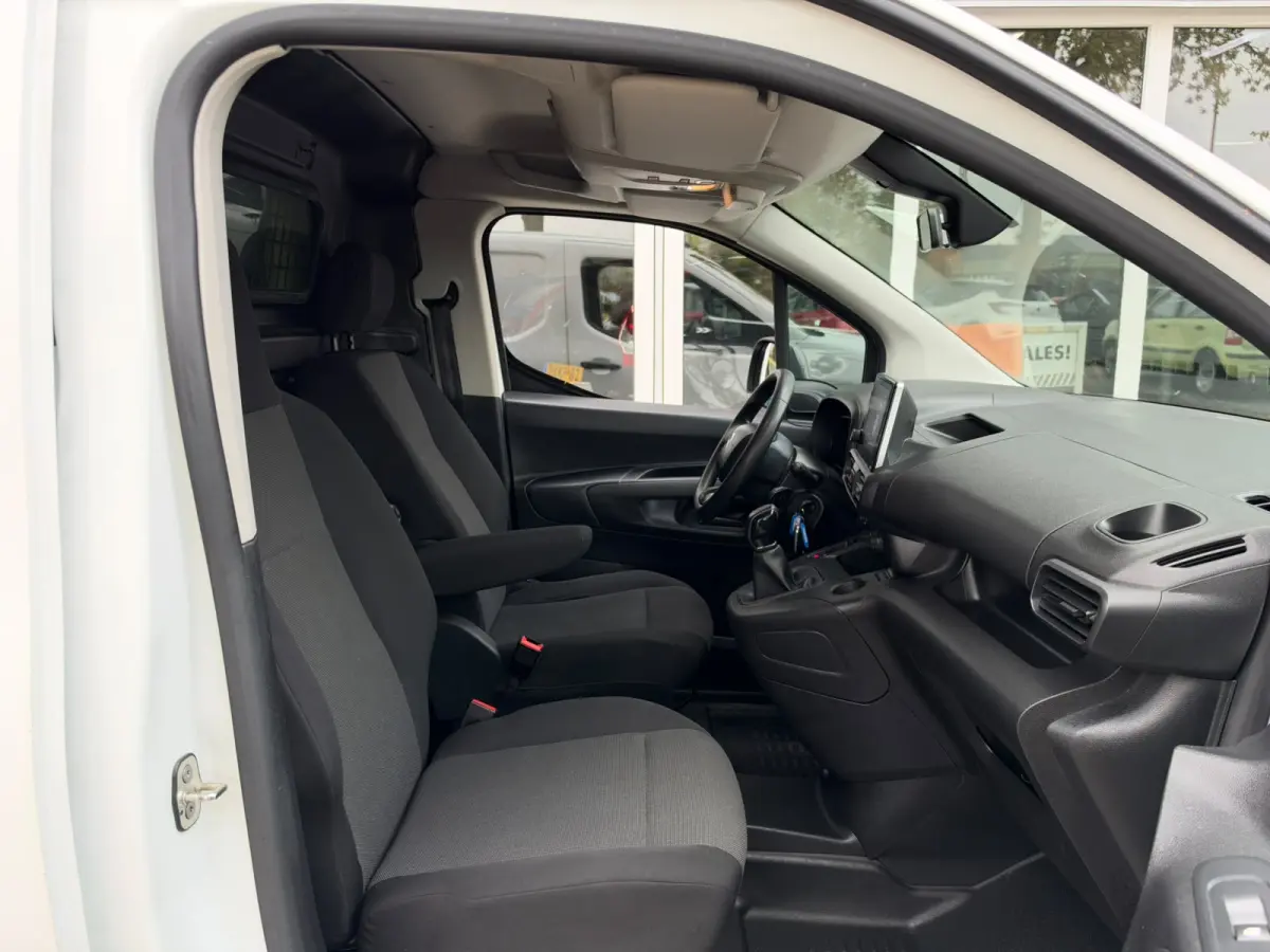1.5 BlueHDI Club XL | Apple Carplay | Navi | Cruise | Airco |