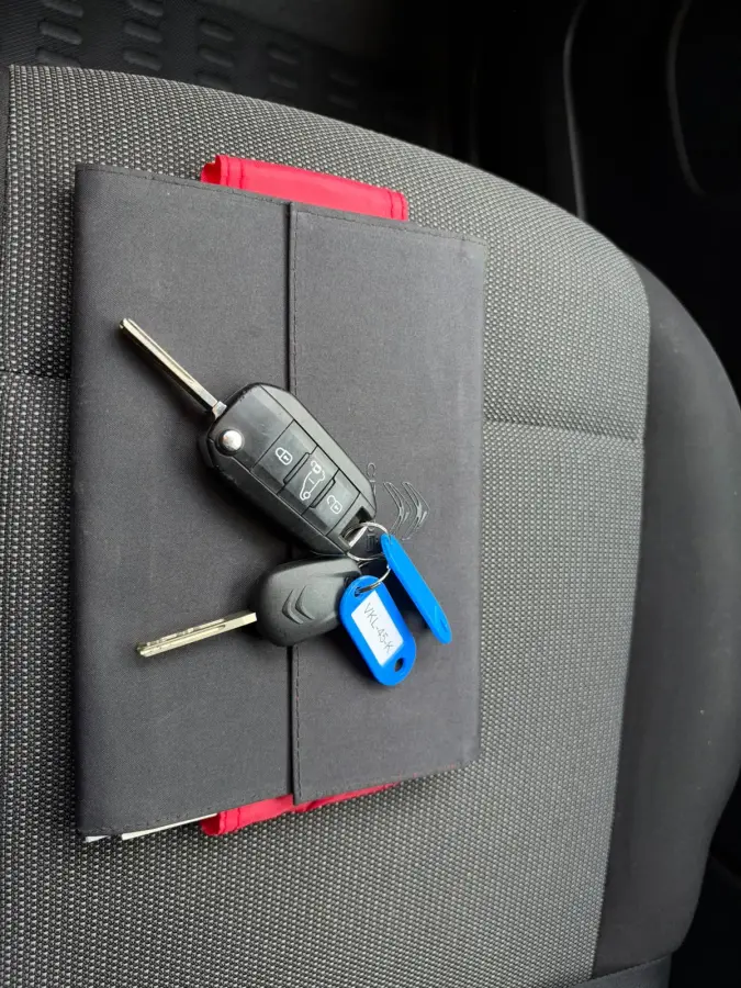 1.5 BlueHDI Club XL | Apple Carplay | Navi | Cruise | Airco |