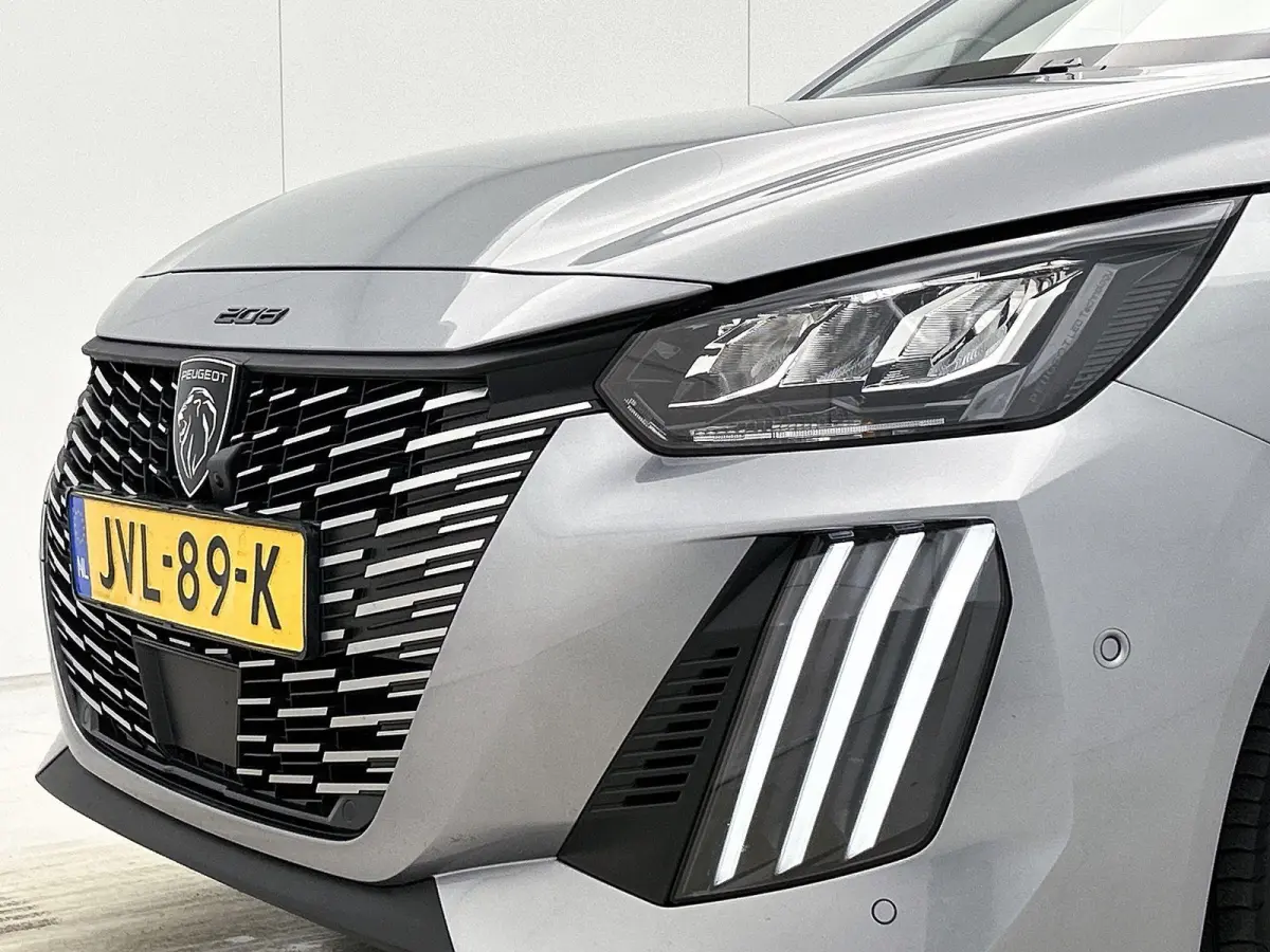 1.2 Hybrid 110pk Allure Automaat | Tot 8 Jaar Garantie | Navigatie | Camera Voor + Achter | Climate Control | Adaptieve Cruise Control | Dodehoekdetectie | 16"LMV | LED |