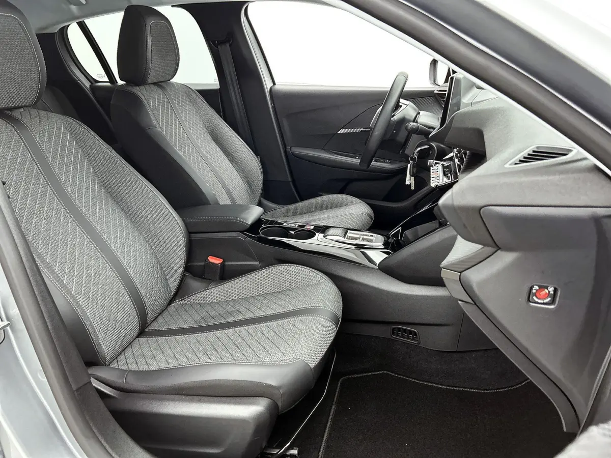 1.2 Hybrid 110pk Allure Automaat | Tot 8 Jaar Garantie | Navigatie | Camera Voor + Achter | Climate Control | Adaptieve Cruise Control | Dodehoekdetectie | 16"LMV | LED |