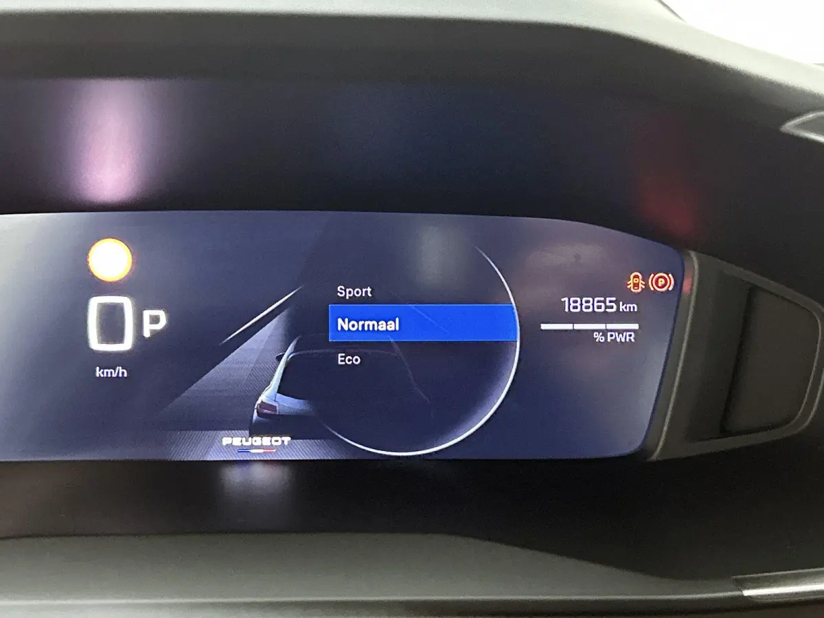 1.2 Hybrid 110pk Allure Automaat | Tot 8 Jaar Garantie | Navigatie | Camera Voor + Achter | Climate Control | Adaptieve Cruise Control | Dodehoekdetectie | 16"LMV | LED |