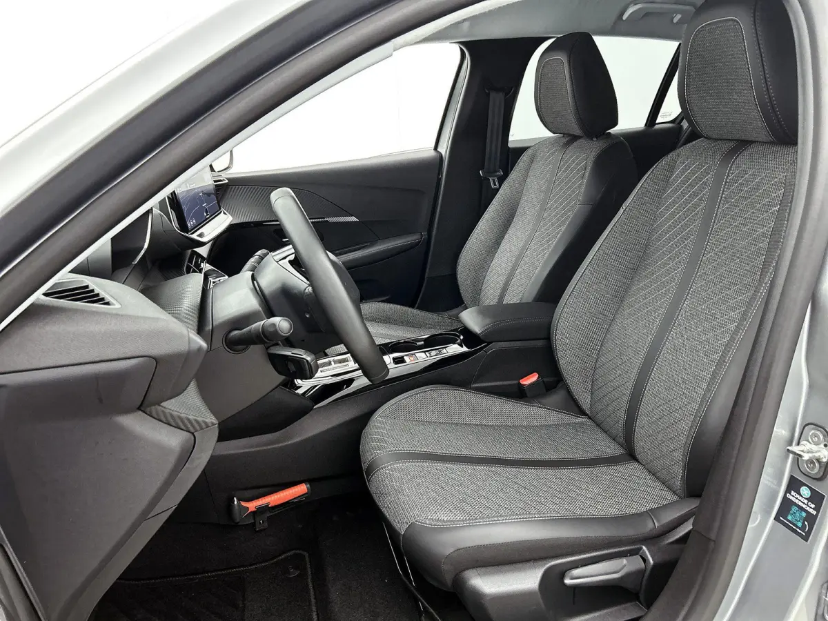 1.2 Hybrid 110pk Allure Automaat | Tot 8 Jaar Garantie | Navigatie | Camera Voor + Achter | Climate Control | Adaptieve Cruise Control | Dodehoekdetectie | 16"LMV | LED |