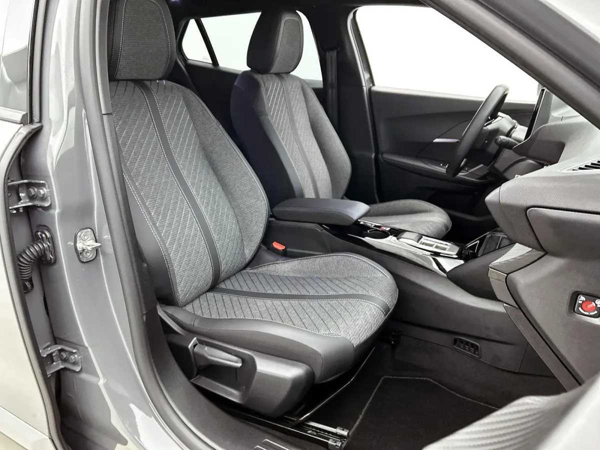 1.2 Hybrid 145pk Allure Automaat | Adaptieve Cruise Control | dakrails | Navigatie | Camera Voor + Achter | Climate Control | 17"LMV | Dodehoekdetectie | LED |