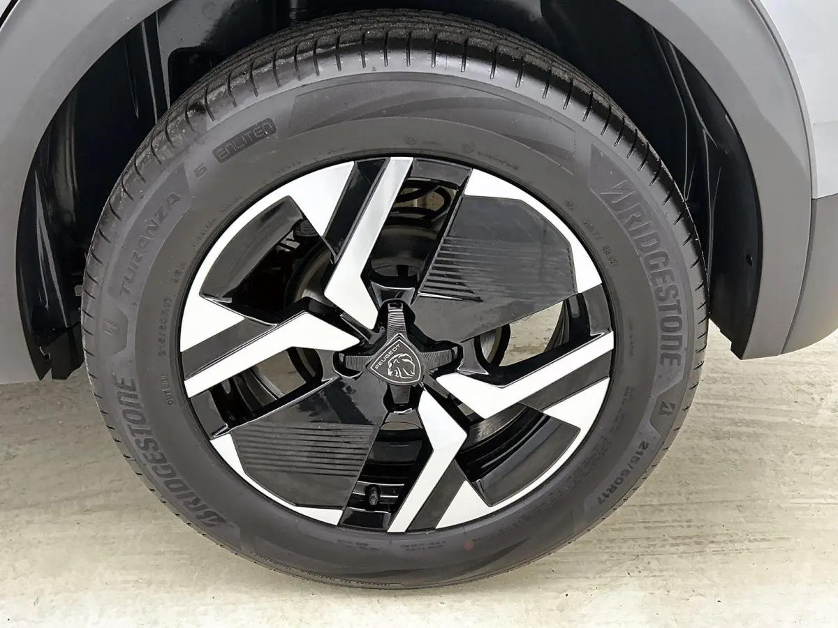 1.2 Hybrid 145pk Allure Automaat | Adaptieve Cruise Control | dakrails | Navigatie | Camera Voor + Achter | Climate Control | 17"LMV | Dodehoekdetectie | LED |