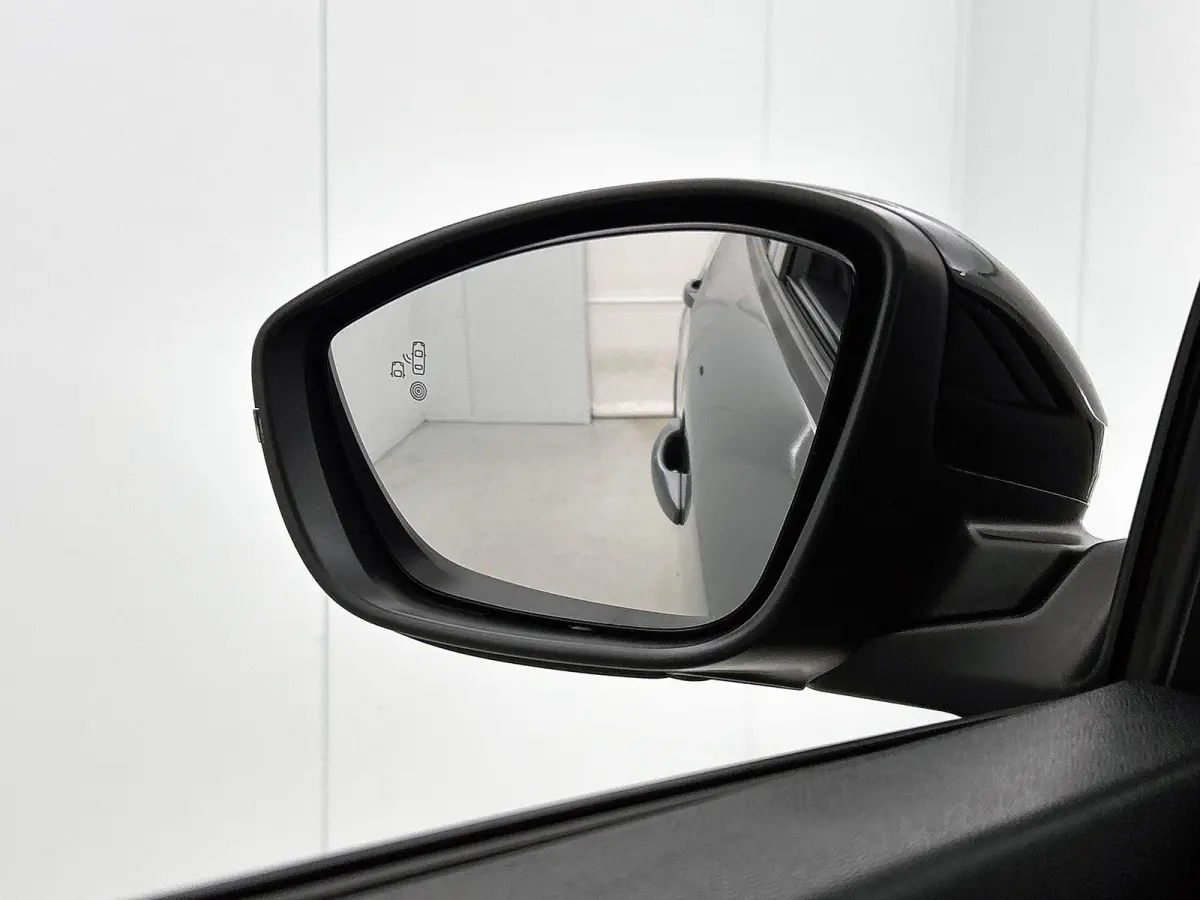 1.2 Hybrid 145pk Allure Automaat | Adaptieve Cruise Control | dakrails | Navigatie | Camera Voor + Achter | Climate Control | 17"LMV | Dodehoekdetectie | LED |