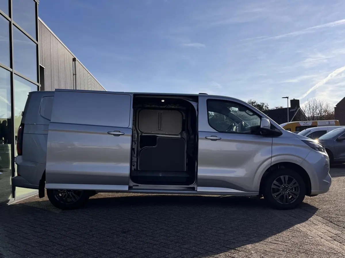 340 L2H1 Limited 71 kWh 218PK Stoel/Stoel 2300KG Trekgewicht Adaptieve Cruise 360 Camera Navi Stoelverwarming Dubbele Armsteun Carplay Blind-Spot 17" Velgen *Nieuw*
