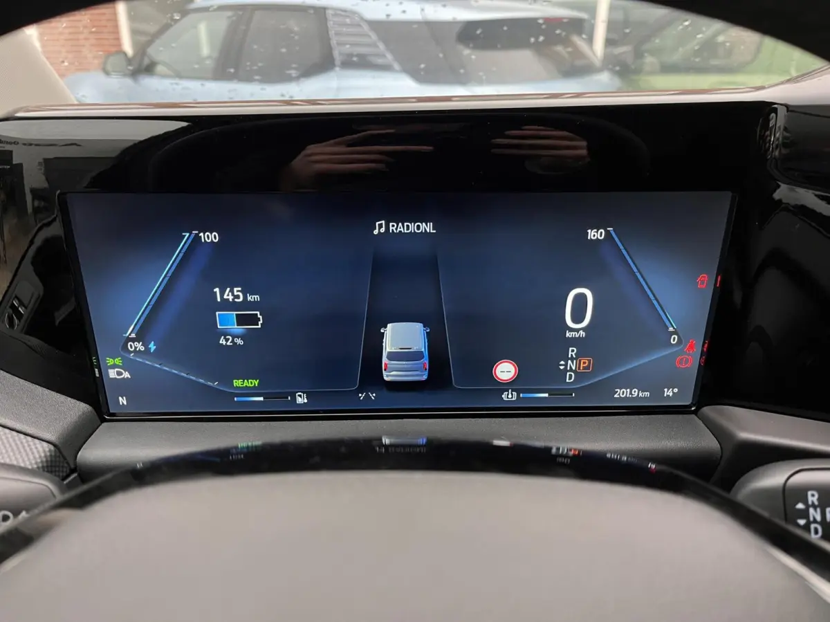 340 L2H1 Limited 71 kWh 218PK Stoel/Stoel 2300KG Trekgewicht Adaptieve Cruise 360 Camera Navi Stoelverwarming Dubbele Armsteun Carplay Blind-Spot 17" Velgen *Nieuw*