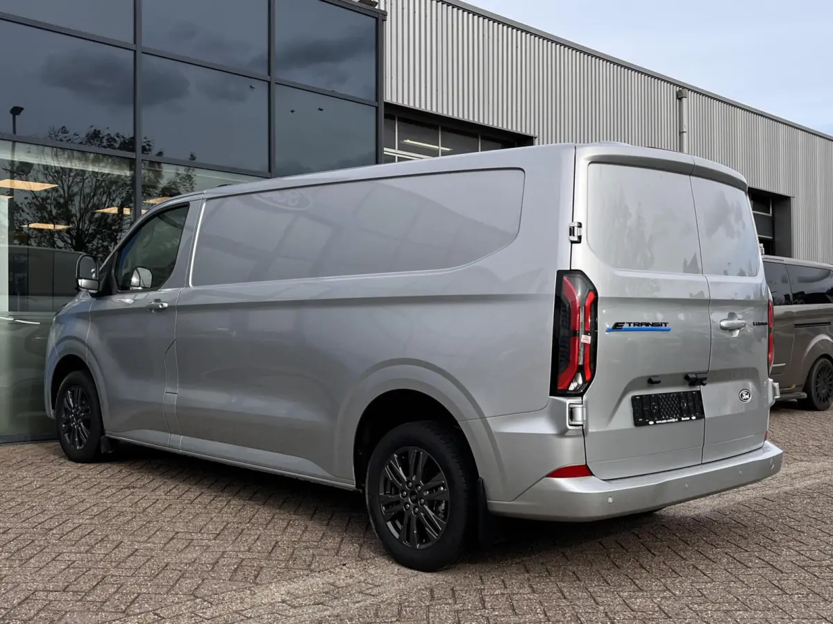 340 L2H1 Limited 71 kWh 218PK Stoel/Stoel 2300KG Trekgewicht Adaptieve Cruise 360 Camera Navi Stoelverwarming Dubbele Armsteun Carplay Blind-Spot 17" Velgen *Nieuw*