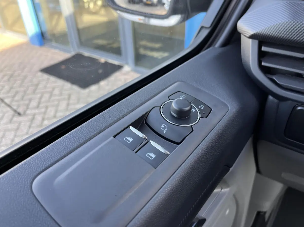 340 L2H1 Limited 71 kWh 218PK Stoel/Stoel 2300KG Trekgewicht Adaptieve Cruise 360 Camera Navi Stoelverwarming Dubbele Armsteun Carplay Blind-Spot 17" Velgen *Nieuw*