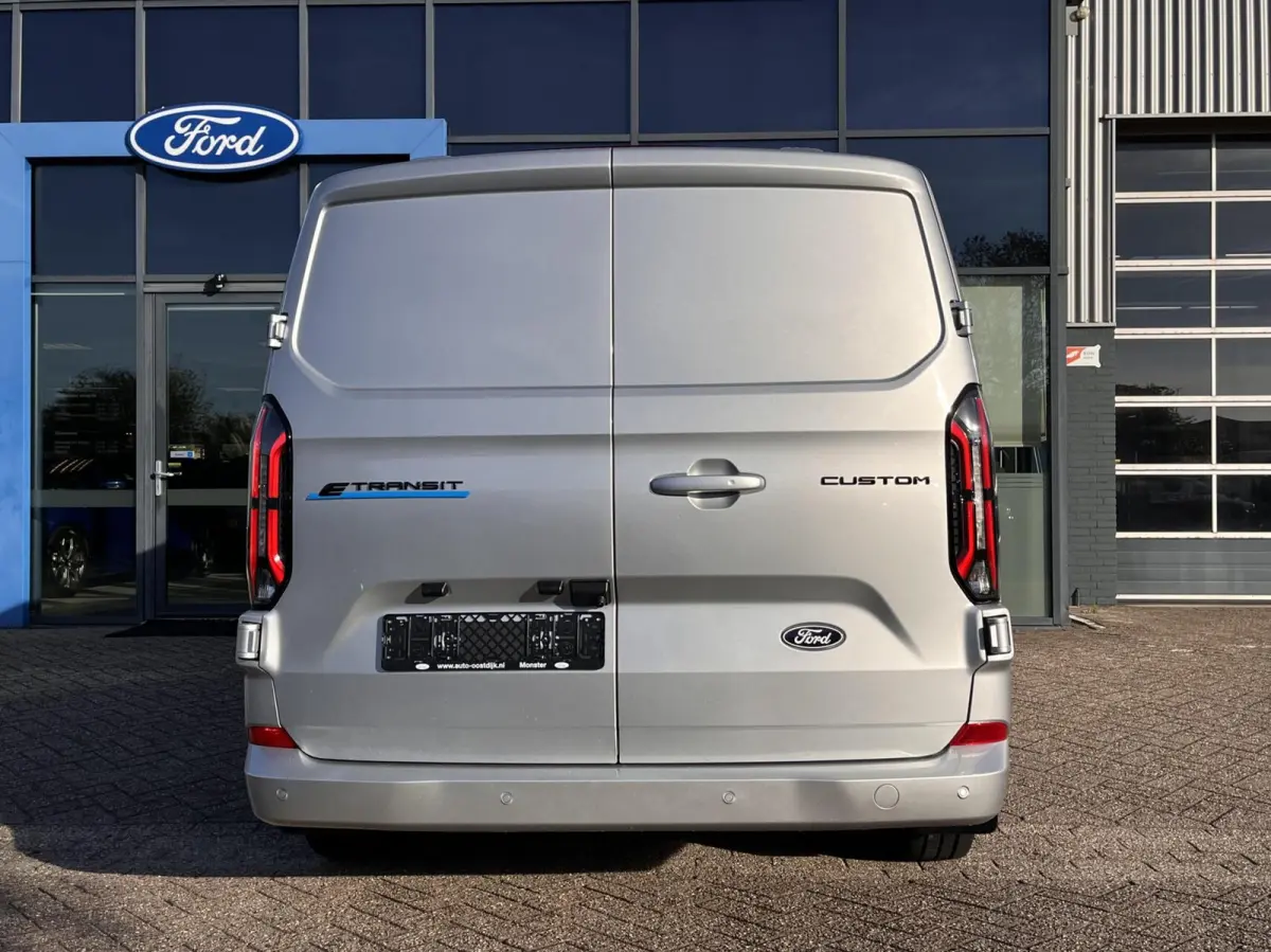 340 L2H1 Limited 71 kWh 218PK Stoel/Stoel 2300KG Trekgewicht Adaptieve Cruise 360 Camera Navi Stoelverwarming Dubbele Armsteun Carplay Blind-Spot 17" Velgen *Nieuw*