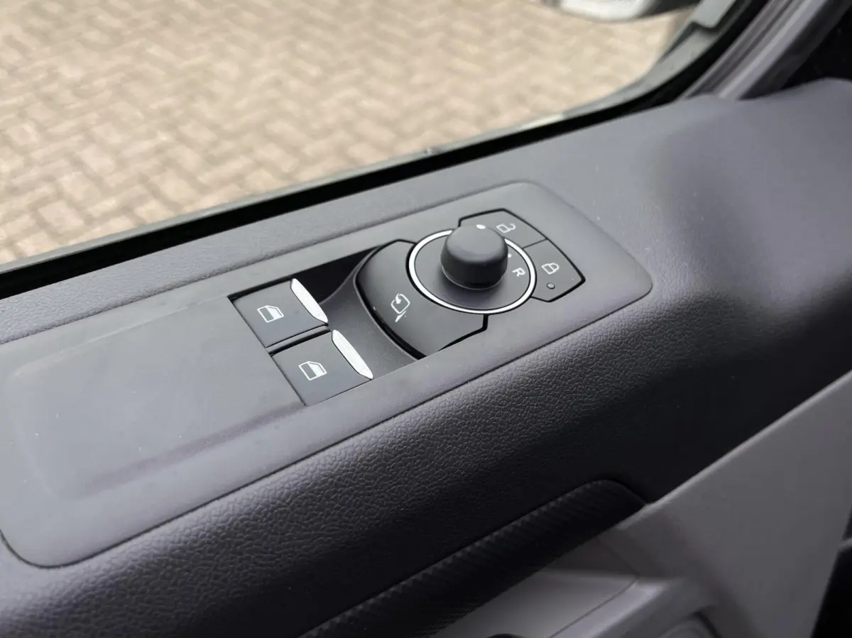 340 L2H1 Limited 71 kWh 218PK Stoel/Stoel 2300KG Trekgewicht Adaptieve Cruise 360 Camera Navi Stoelverwarming Dubbele Armsteun Carplay Blind-Spot 17" Velgen *Nieuw*