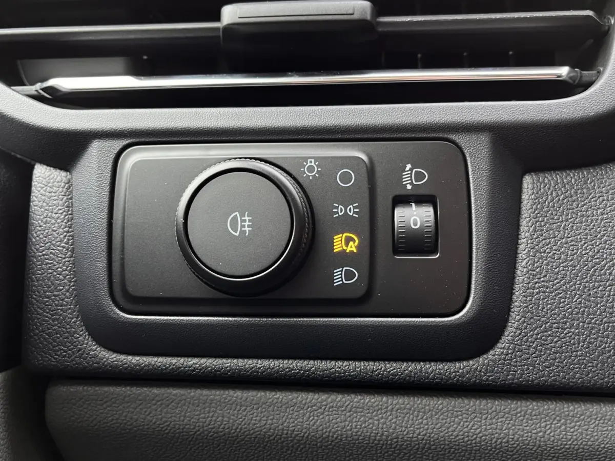340 L2H1 Limited 71 kWh 218PK Stoel/Stoel 2300KG Trekgewicht Adaptieve Cruise 360 Camera Navi Stoelverwarming Dubbele Armsteun Carplay Blind-Spot 17" Velgen *Nieuw*