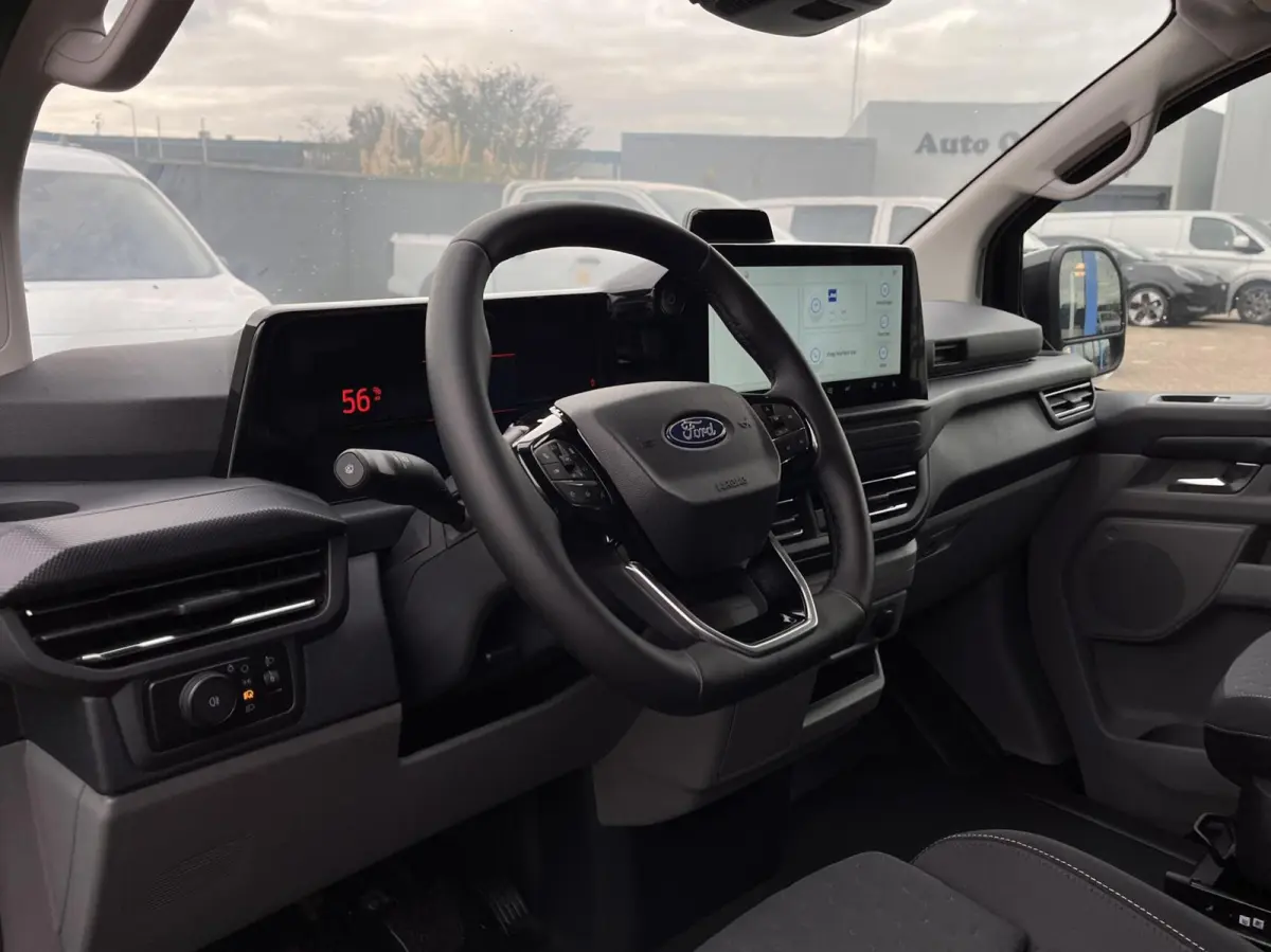 340 L2H1 Limited 71 kWh 218PK Stoel/Stoel 2300KG Trekgewicht Adaptieve Cruise 360 Camera Navi Stoelverwarming Dubbele Armsteun Carplay Blind-Spot 17" Velgen *Nieuw*