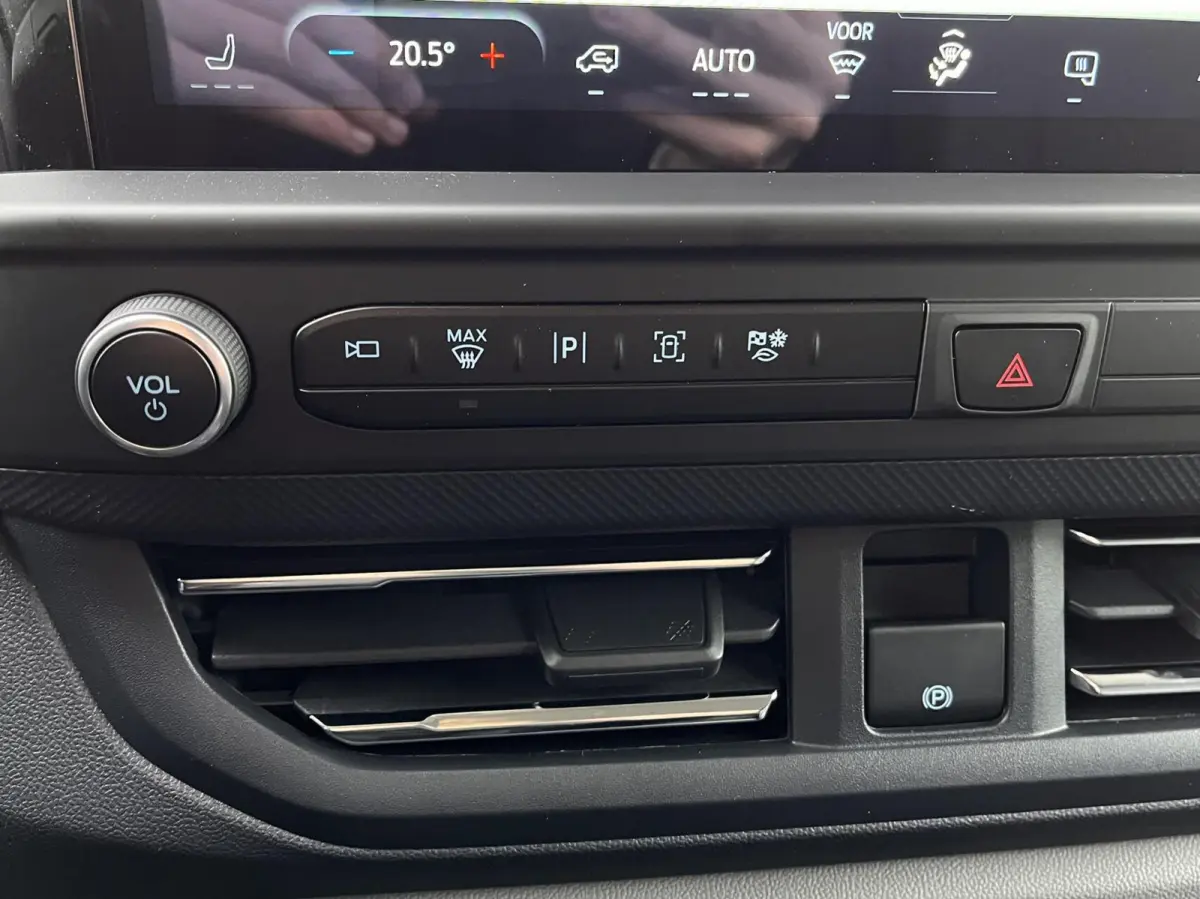 340 L2H1 Limited 71 kWh 218PK Stoel/Stoel 2300KG Trekgewicht Adaptieve Cruise 360 Camera Navi Stoelverwarming Dubbele Armsteun Carplay Blind-Spot 17" Velgen *Nieuw*