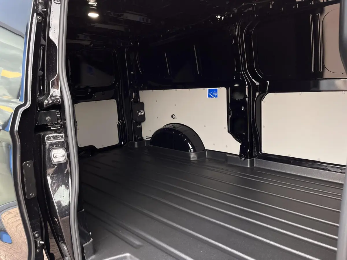 340 L2H1 Limited 71 kWh 218PK Stoel/Stoel 2300KG Trekgewicht Adaptieve Cruise 360 Camera Navi Stoelverwarming Dubbele Armsteun Carplay Blind-Spot 17" Velgen *Nieuw*