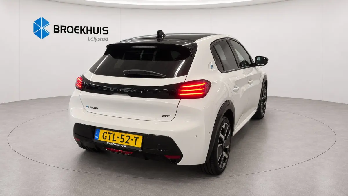 EV 50KWH 136PK GT PACK AUTOMAAT SOH 100% / NAVI / LEDER / CLIMA / PDC / 17" LMV / CAMERA / ALCANTARA / PANO. DAK / KEYLESS / I-COCKPIT / FULL-LED / NIEUWSTAAT !!