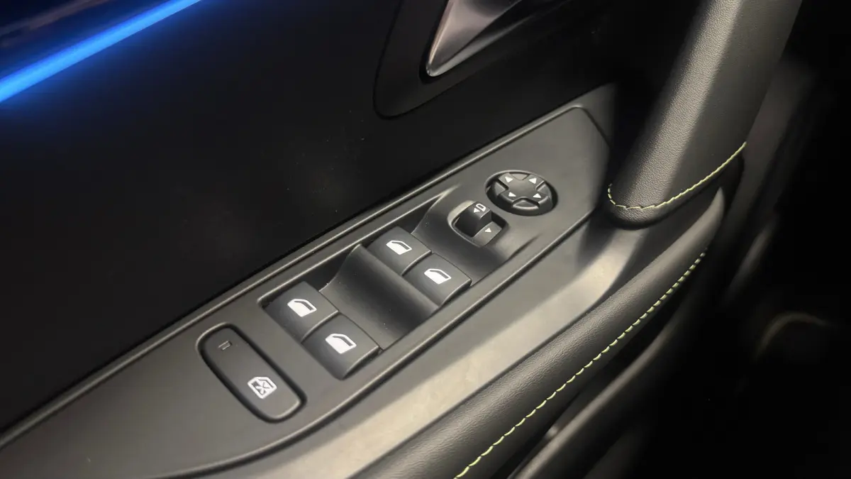 EV 50KWH 136PK GT PACK AUTOMAAT SOH 100% / NAVI / LEDER / CLIMA / PDC / 17" LMV / CAMERA / ALCANTARA / PANO. DAK / KEYLESS / I-COCKPIT / FULL-LED / NIEUWSTAAT !!