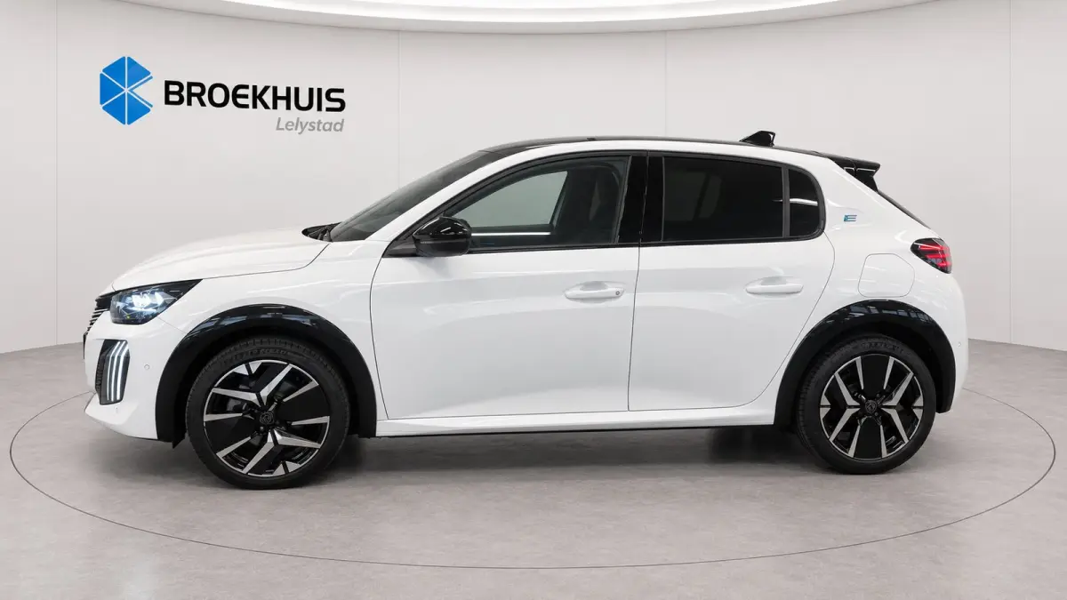 EV 50KWH 136PK GT PACK AUTOMAAT / NAVI / LEDER / CLIMA / PDC / 17" LMV / CAMERA / ALCANTARA / PANO. DAK / KEYLESS / I-COCKPIT / FULL-LED / NIEUWSTAAT !!