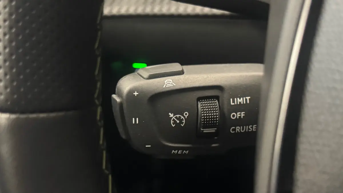 EV 50KWH 136PK GT PACK AUTOMAAT SOH 100% / NAVI / LEDER / CLIMA / PDC / 17" LMV / CAMERA / ALCANTARA / PANO. DAK / KEYLESS / I-COCKPIT / FULL-LED / NIEUWSTAAT !!
