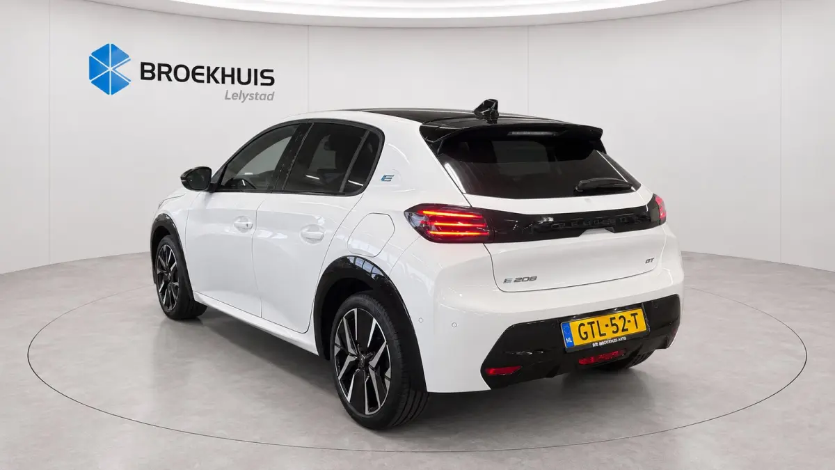 EV 50KWH 136PK GT PACK AUTOMAAT / NAVI / LEDER / CLIMA / PDC / 17" LMV / CAMERA / ALCANTARA / PANO. DAK / KEYLESS / I-COCKPIT / FULL-LED / NIEUWSTAAT !!