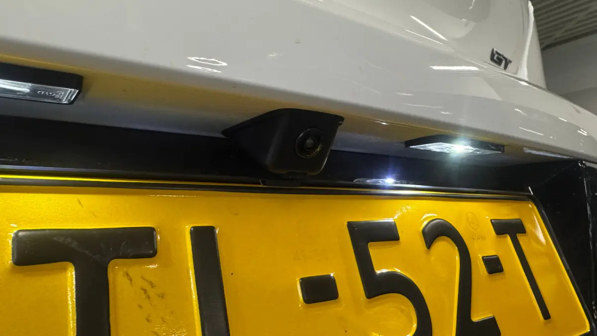 EV 50KWH 136PK GT PACK AUTOMAAT SOH 100% / NAVI / LEDER / CLIMA / PDC / 17" LMV / CAMERA / ALCANTARA / PANO. DAK / KEYLESS / I-COCKPIT / FULL-LED / NIEUWSTAAT !!