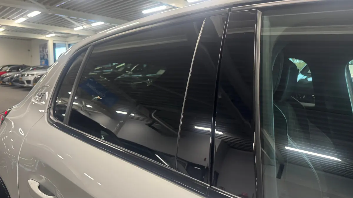 EV 50KWH 136PK GT PACK AUTOMAAT SOH 100% / NAVI / LEDER / CLIMA / PDC / 17" LMV / CAMERA / ALCANTARA / PANO. DAK / KEYLESS / I-COCKPIT / FULL-LED / NIEUWSTAAT !!