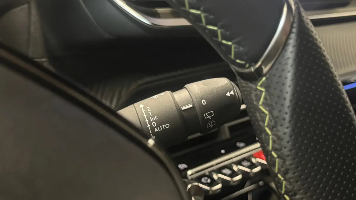 EV 50KWH 136PK GT PACK AUTOMAAT SOH 100% / NAVI / LEDER / CLIMA / PDC / 17" LMV / CAMERA / ALCANTARA / PANO. DAK / KEYLESS / I-COCKPIT / FULL-LED / NIEUWSTAAT !!