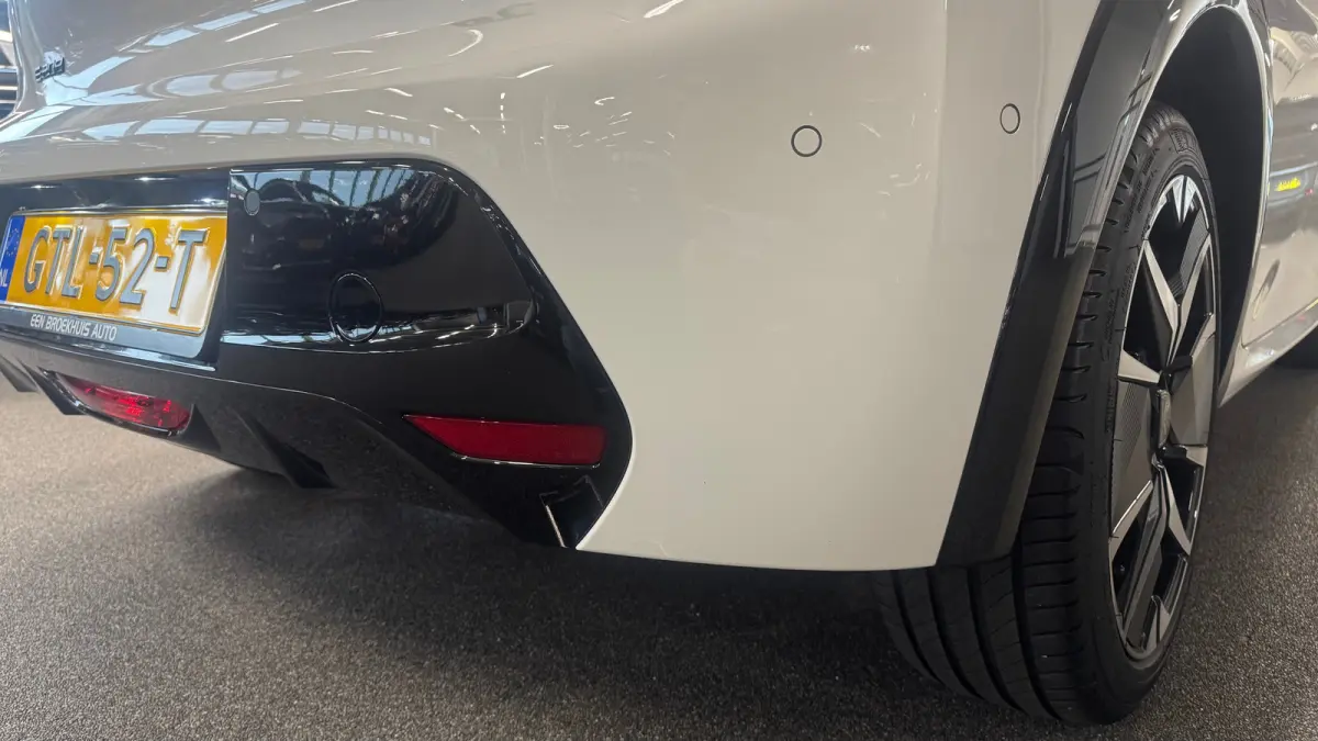 EV 50KWH 136PK GT PACK AUTOMAAT SOH 100% / NAVI / LEDER / CLIMA / PDC / 17" LMV / CAMERA / ALCANTARA / PANO. DAK / KEYLESS / I-COCKPIT / FULL-LED / NIEUWSTAAT !!