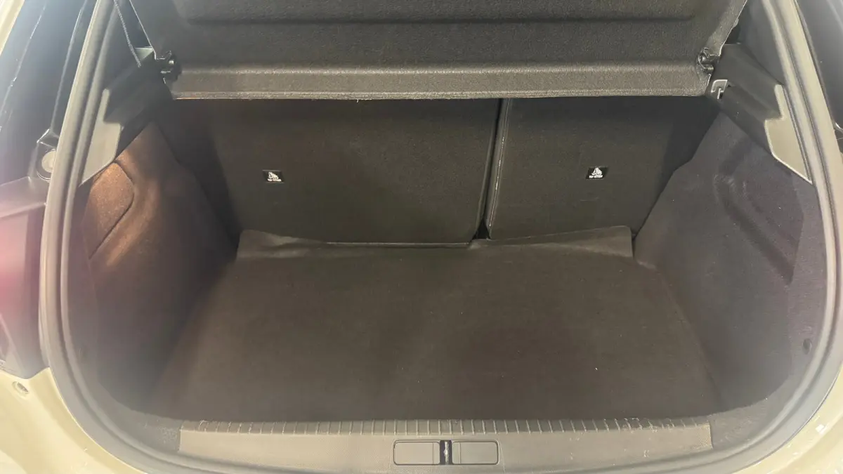 EV 50KWH 136PK GT PACK AUTOMAAT SOH 100% / NAVI / LEDER / CLIMA / PDC / 17" LMV / CAMERA / ALCANTARA / PANO. DAK / KEYLESS / I-COCKPIT / FULL-LED / NIEUWSTAAT !!