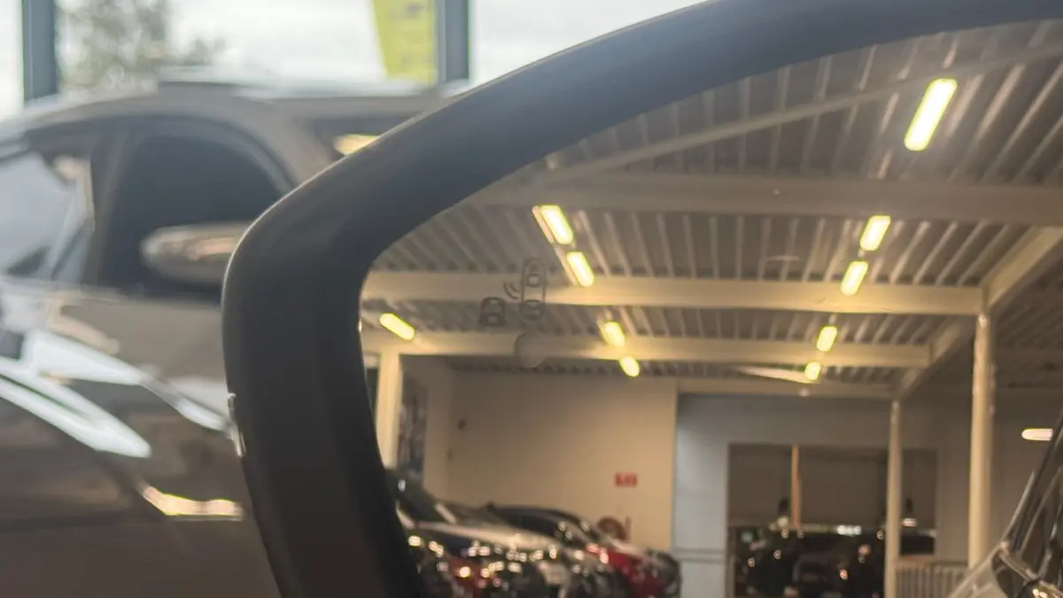 EV 50KWH 136PK GT PACK AUTOMAAT SOH 100% / NAVI / LEDER / CLIMA / PDC / 17" LMV / CAMERA / ALCANTARA / PANO. DAK / KEYLESS / I-COCKPIT / FULL-LED / NIEUWSTAAT !!