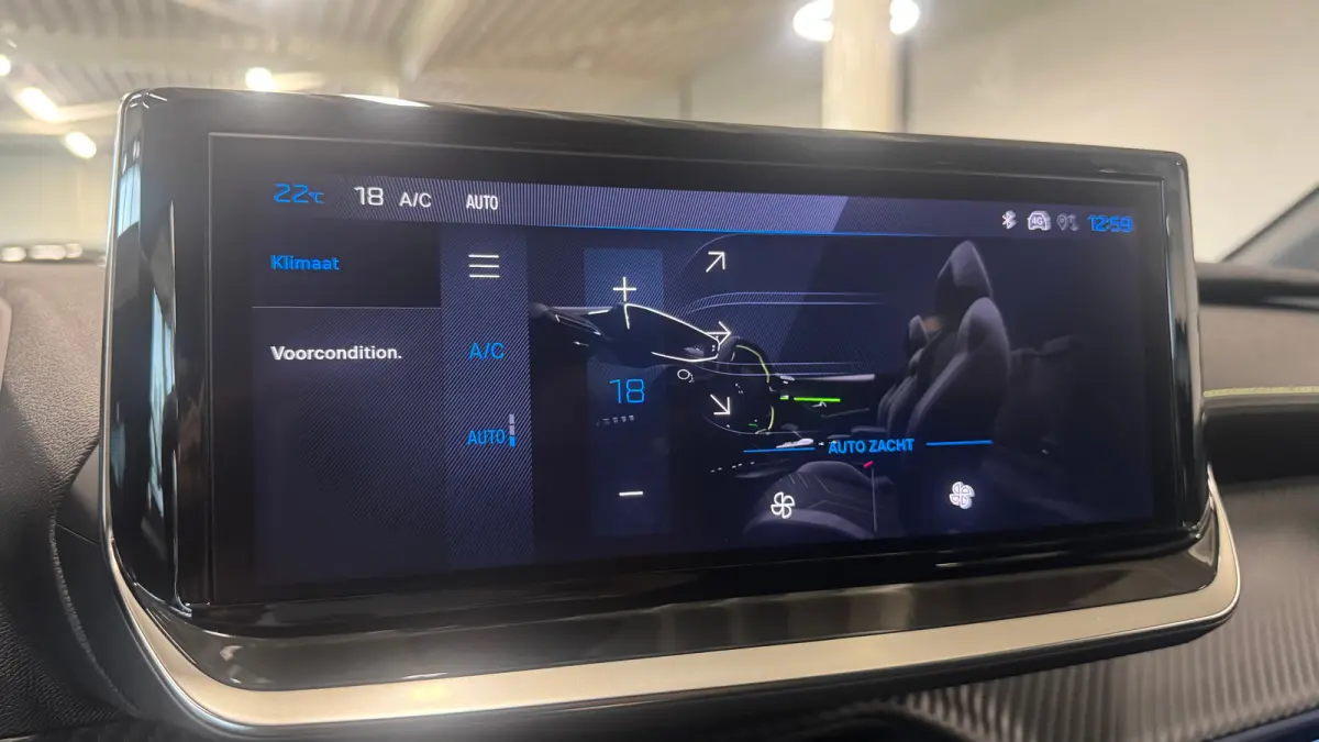 EV 50KWH 136PK GT PACK AUTOMAAT SOH 100% / NAVI / LEDER / CLIMA / PDC / 17" LMV / CAMERA / ALCANTARA / PANO. DAK / KEYLESS / I-COCKPIT / FULL-LED / NIEUWSTAAT !!