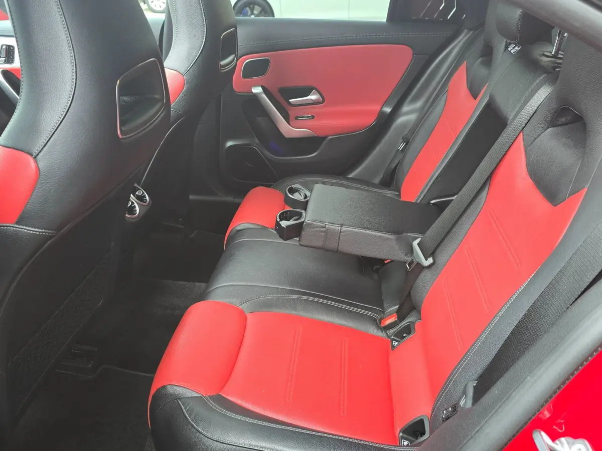 200 AMG 45 Look / Leder / Memory / Elek Stoelen / Camera / Open Pano / Led / Pdc / 19 Inch
