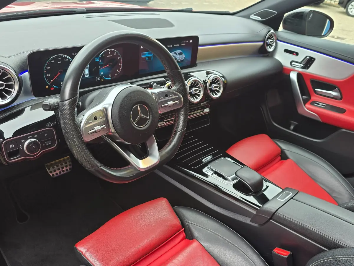 200 AMG 45 Look / Leder / Memory / Elek Stoelen / Camera / Open Pano / Led / Pdc / 19 Inch