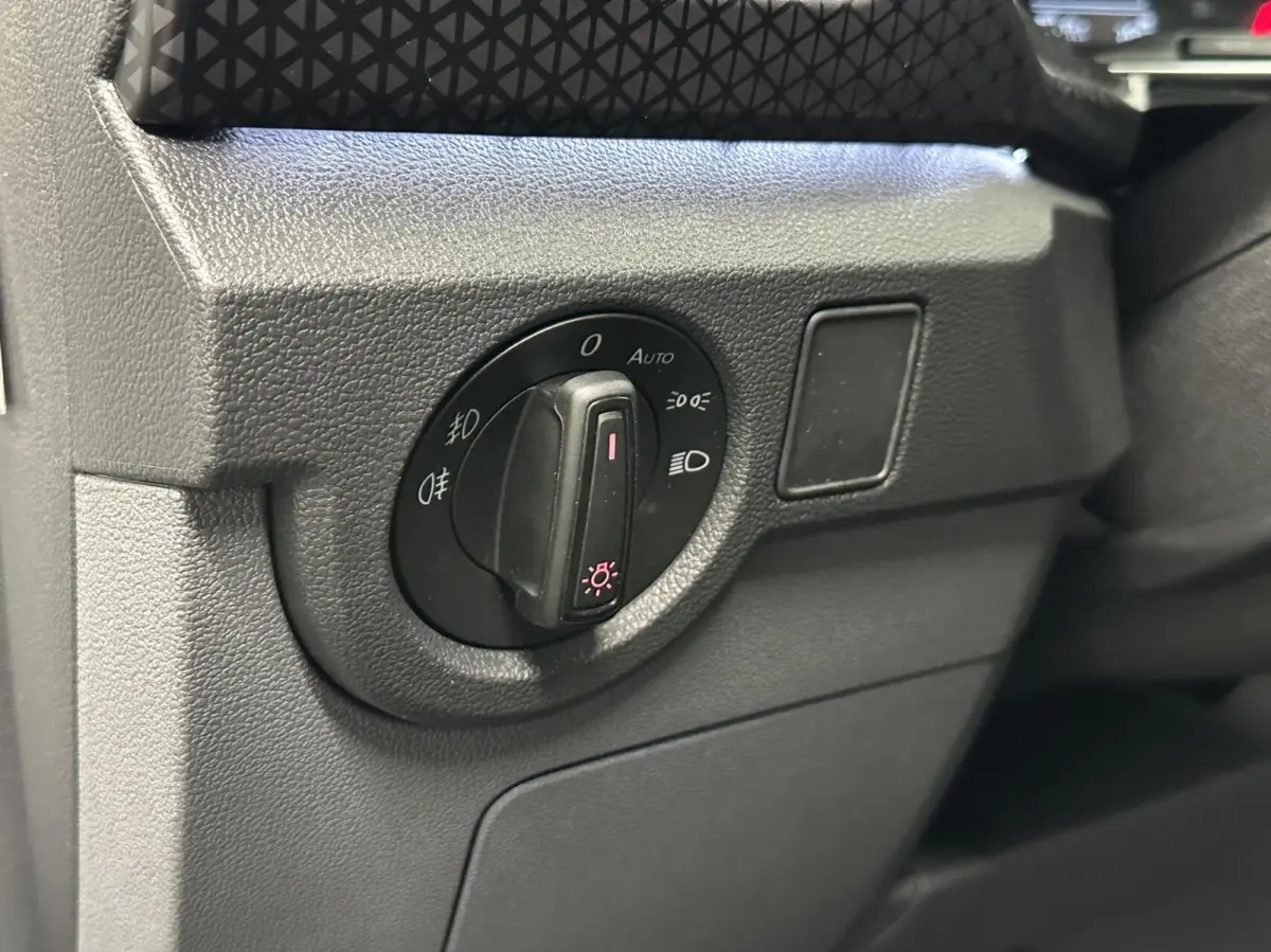 1.5 TSI Style Business CAMERA NAVI CARPLAY TREKHAAK ADAPTIVE CRUISE.