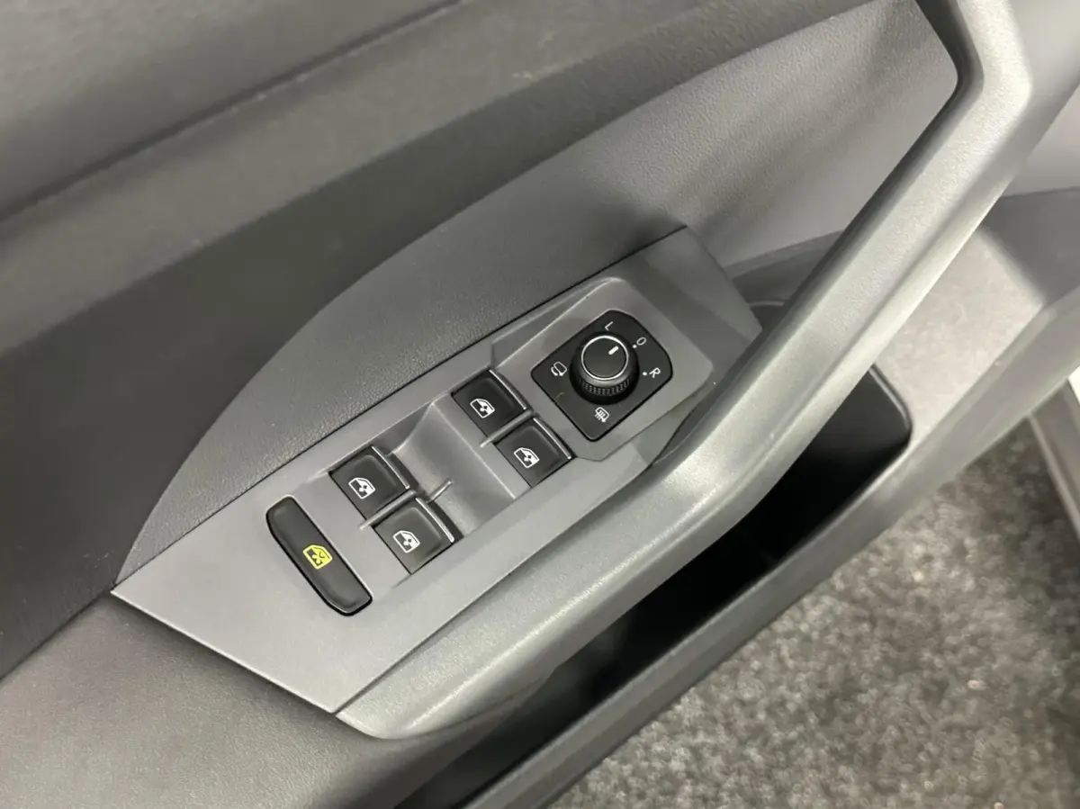 1.5 TSI Style Business CAMERA NAVI CARPLAY TREKHAAK ADAPTIVE CRUISE.