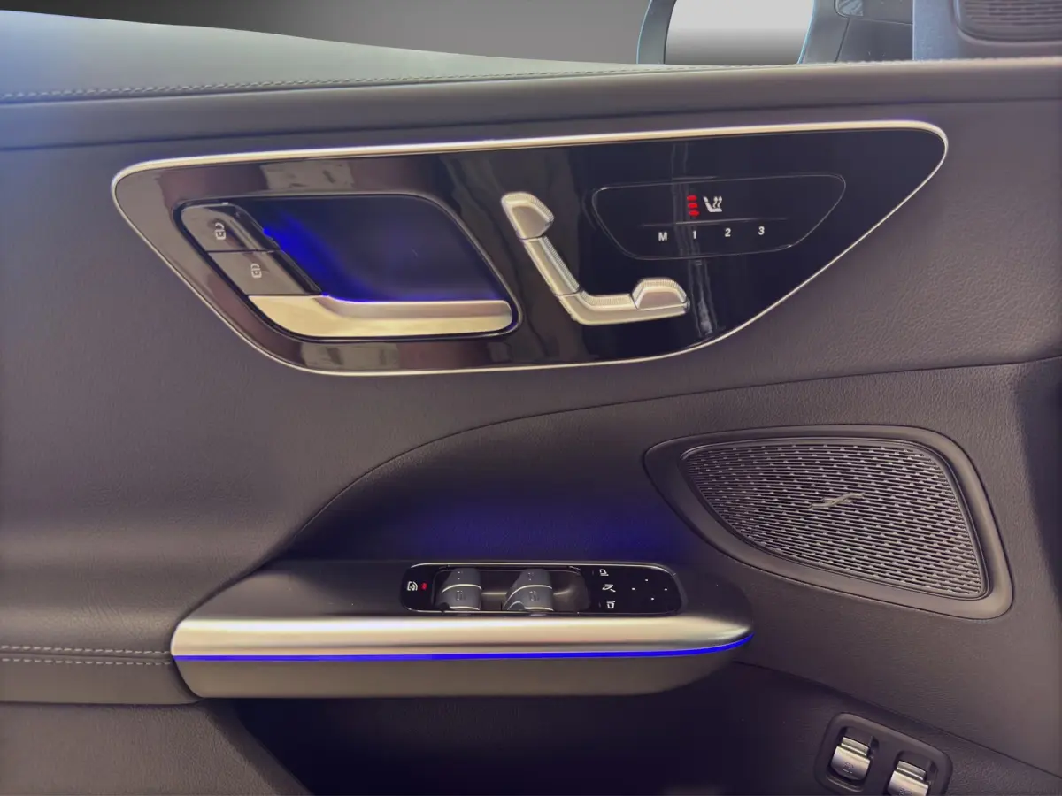 300e AMG ** HIGH LED, NAVI+, PANO, MEMORY, WINTER, 19-inch LMV ** UNFALLFREI - Ex. MB-AG ** ** INFORMEER OOK NAAR ONZE AANTREKKELIJKE FINANCIAL-LEASE TARIEVEN **