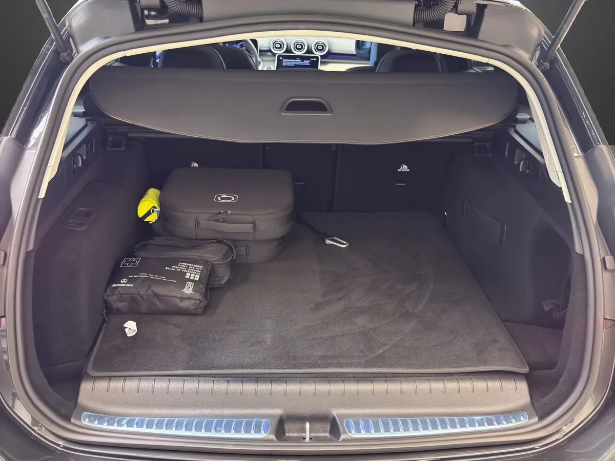 300e AMG ** HIGH LED, NAVI+, PANO, MEMORY, WINTER, 19-inch LMV ** UNFALLFREI - Ex. MB-AG ** ** INFORMEER OOK NAAR ONZE AANTREKKELIJKE FINANCIAL-LEASE TARIEVEN **