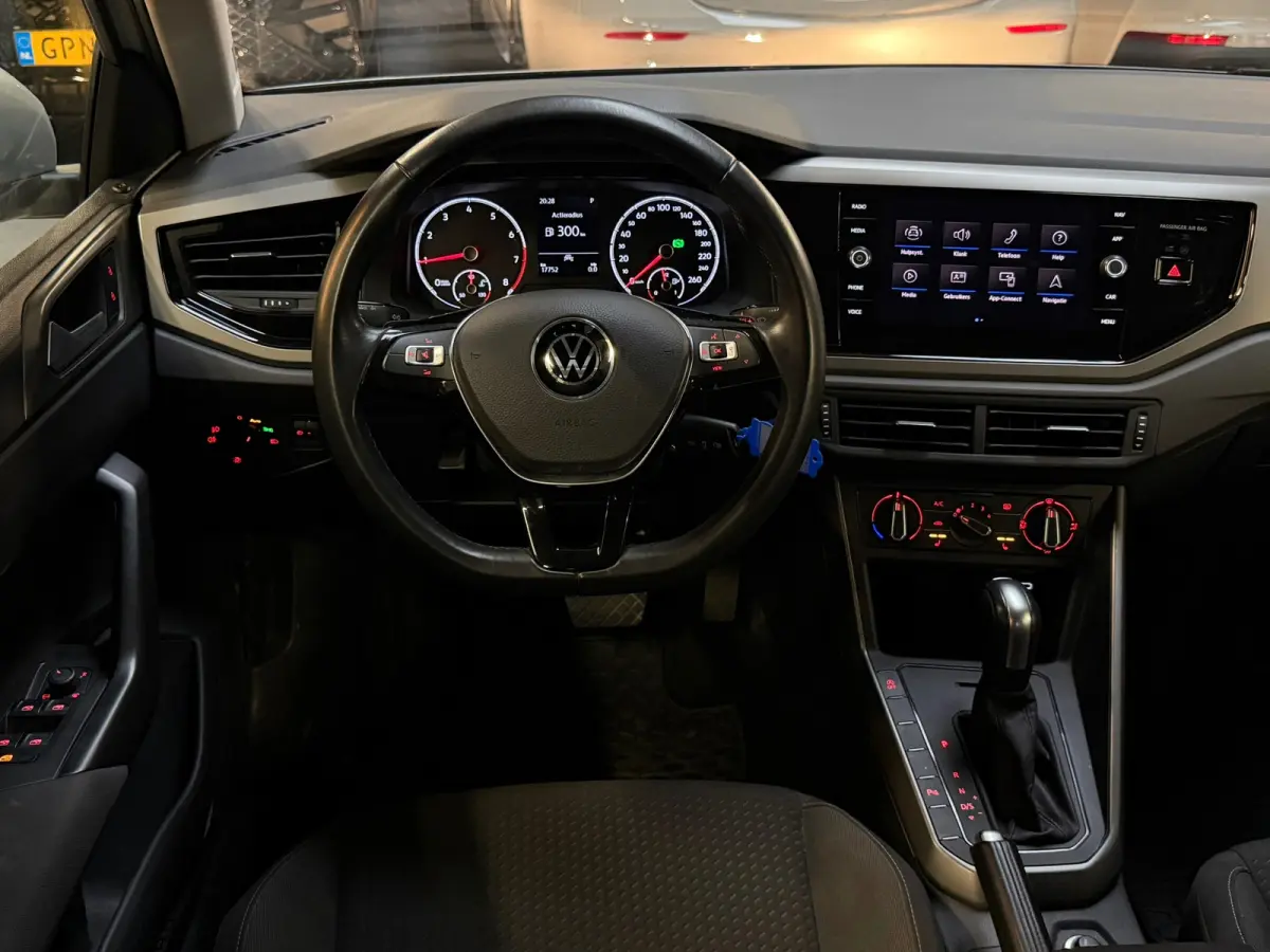 1.0 TSI Highline Business |AUTOMAAT|CARPLAY|PDC|STOELVERWARMING|
