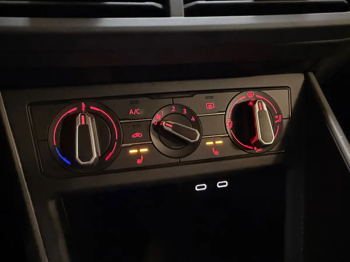 1.0 TSI Highline Business |AUTOMAAT|CARPLAY|PDC|STOELVERWARMING|