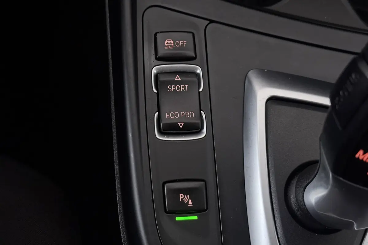 118i Corporate Lease (STOELVERWARMING, NAVIGATIE, CRUISE CONTROL, PARKEERSENSOREN)