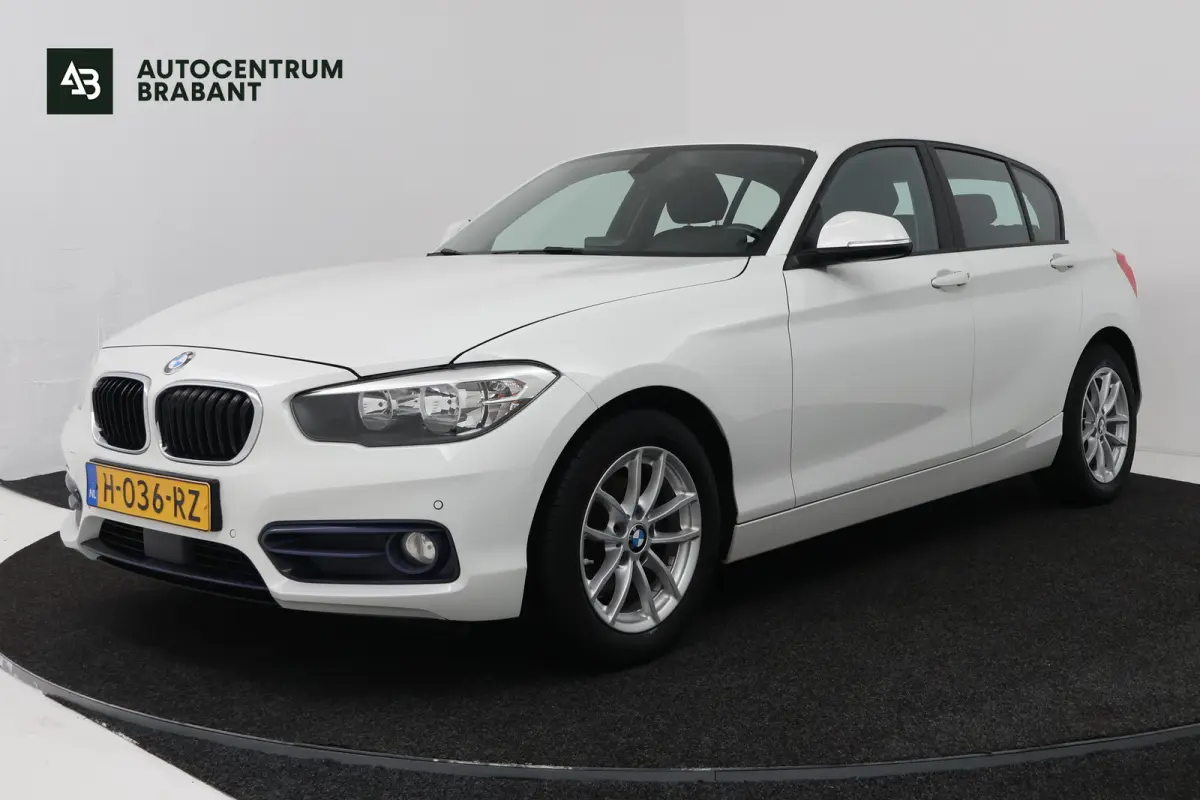 118i Corporate Lease (STOELVERWARMING, NAVIGATIE, CRUISE CONTROL, PARKEERSENSOREN)
