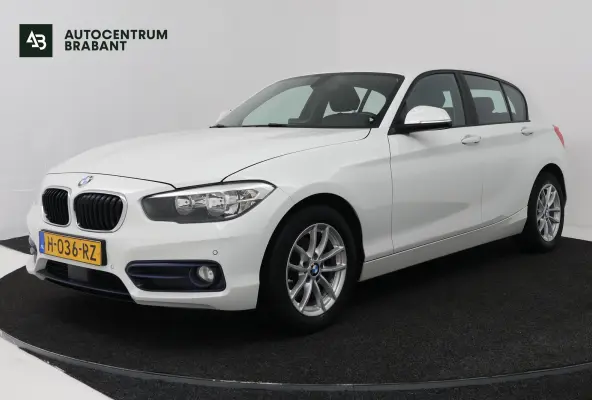 118i Corporate Lease (STOELVERWARMING, NAVIGATIE, CRUISE CONTROL, PARKEERSENSOREN)