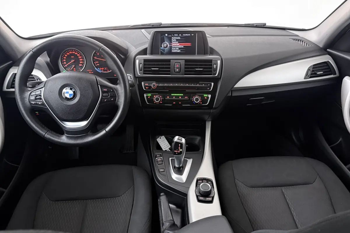 118i Corporate Lease (STOELVERWARMING, NAVIGATIE, CRUISE CONTROL, PARKEERSENSOREN)