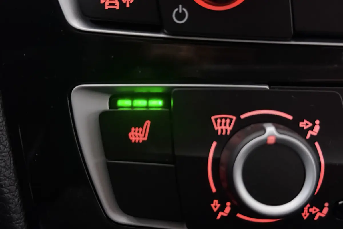 118i Corporate Lease (STOELVERWARMING, NAVIGATIE, CRUISE CONTROL, PARKEERSENSOREN)