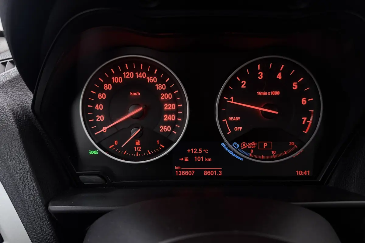 118i Corporate Lease (STOELVERWARMING, NAVIGATIE, CRUISE CONTROL, PARKEERSENSOREN)